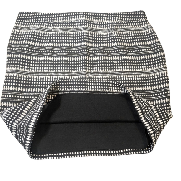Banana Republic Black and White Pencil Skirt - Picture 7 of 11